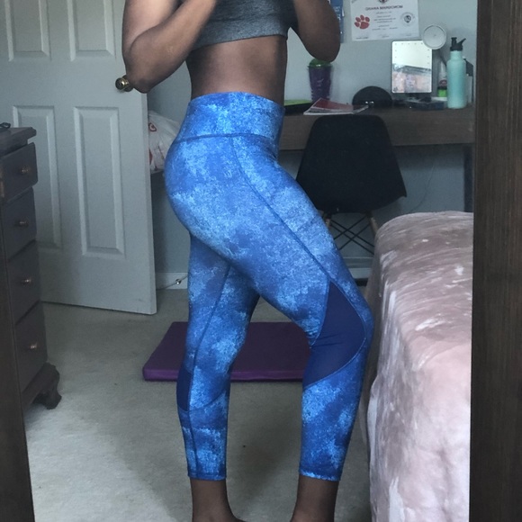 Blue Mesh Cropped Athletic Leggings - Picture 2 of 5